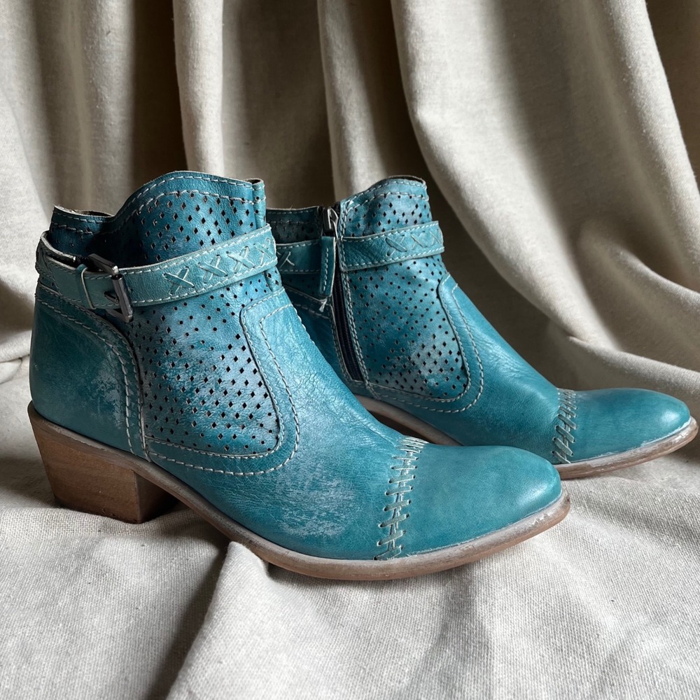 Roan by Bed Stu Turquoise Leather Western Ankle Boots Perforated Boho Womens 11